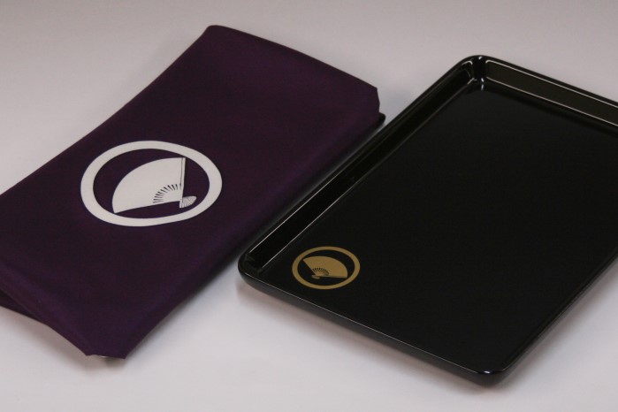 家紋「丸に十二本骨}の切手盆と袷袱紗