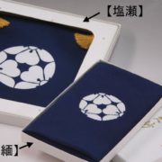 手ふくさと掛袱紗｜家紋「三つ割り片喰」